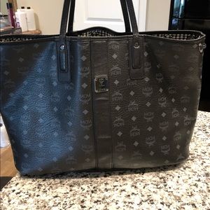 ‼️SOLD‼️ MCM large reversible visetos tote